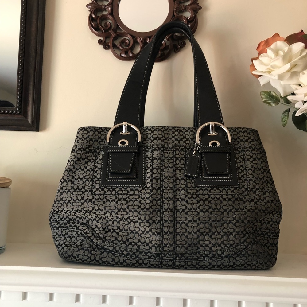 Coach Handbag. - Picture 2 of 8